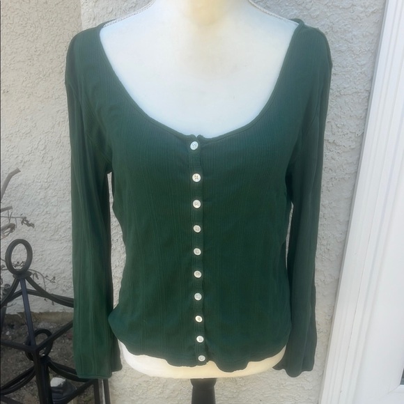 Mollusk California Tops - Mollusk California Women's Green Scoop Neck Long Sleeve Top Size L